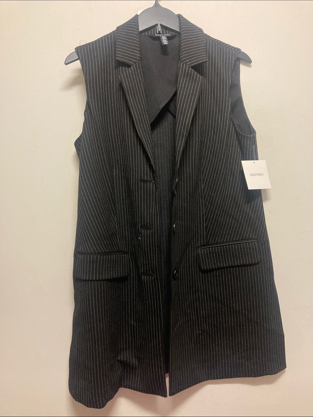 ELLEN TRACY/Black Pinstripe Sleeveless tunic